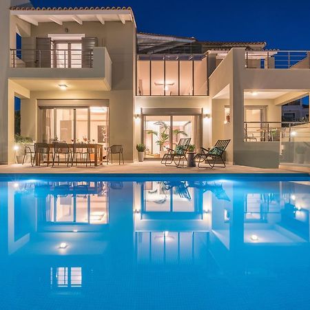 Akemi Luxury Villa Циливи Екстериор снимка