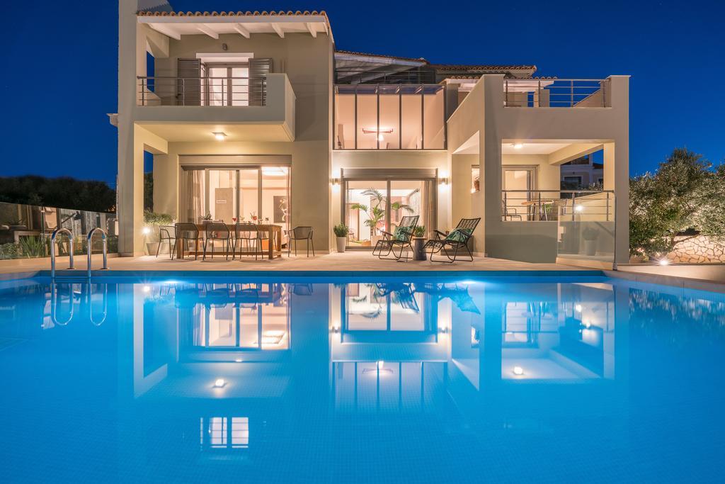 Akemi Luxury Villa Циливи Екстериор снимка