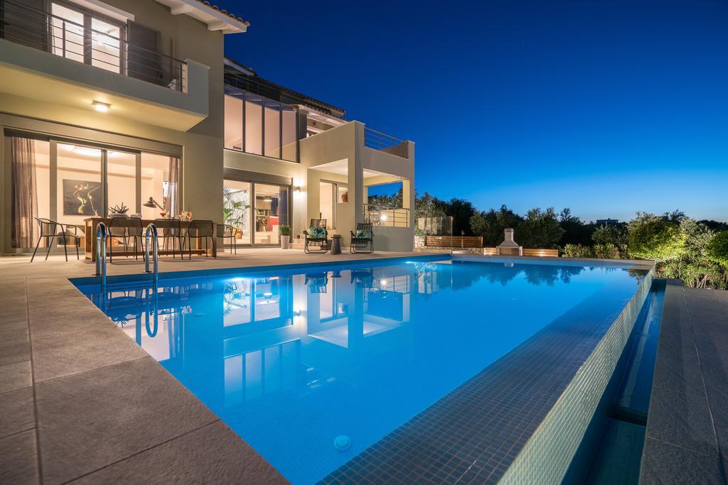 Akemi Luxury Villa Циливи Екстериор снимка