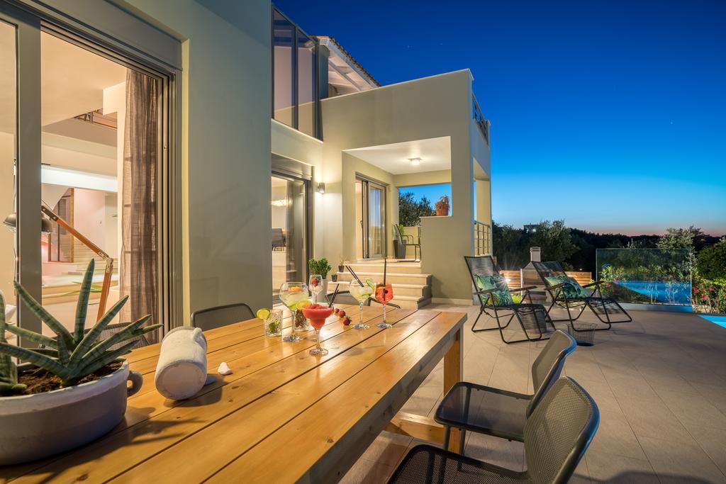 Akemi Luxury Villa Циливи Екстериор снимка
