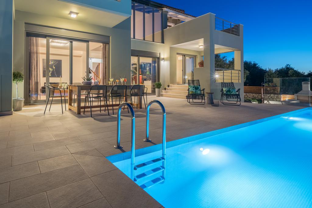 Akemi Luxury Villa Циливи Екстериор снимка