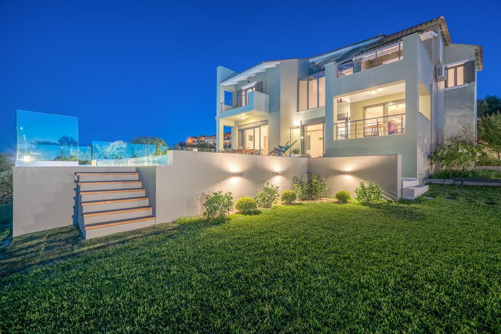 Akemi Luxury Villa Циливи Екстериор снимка